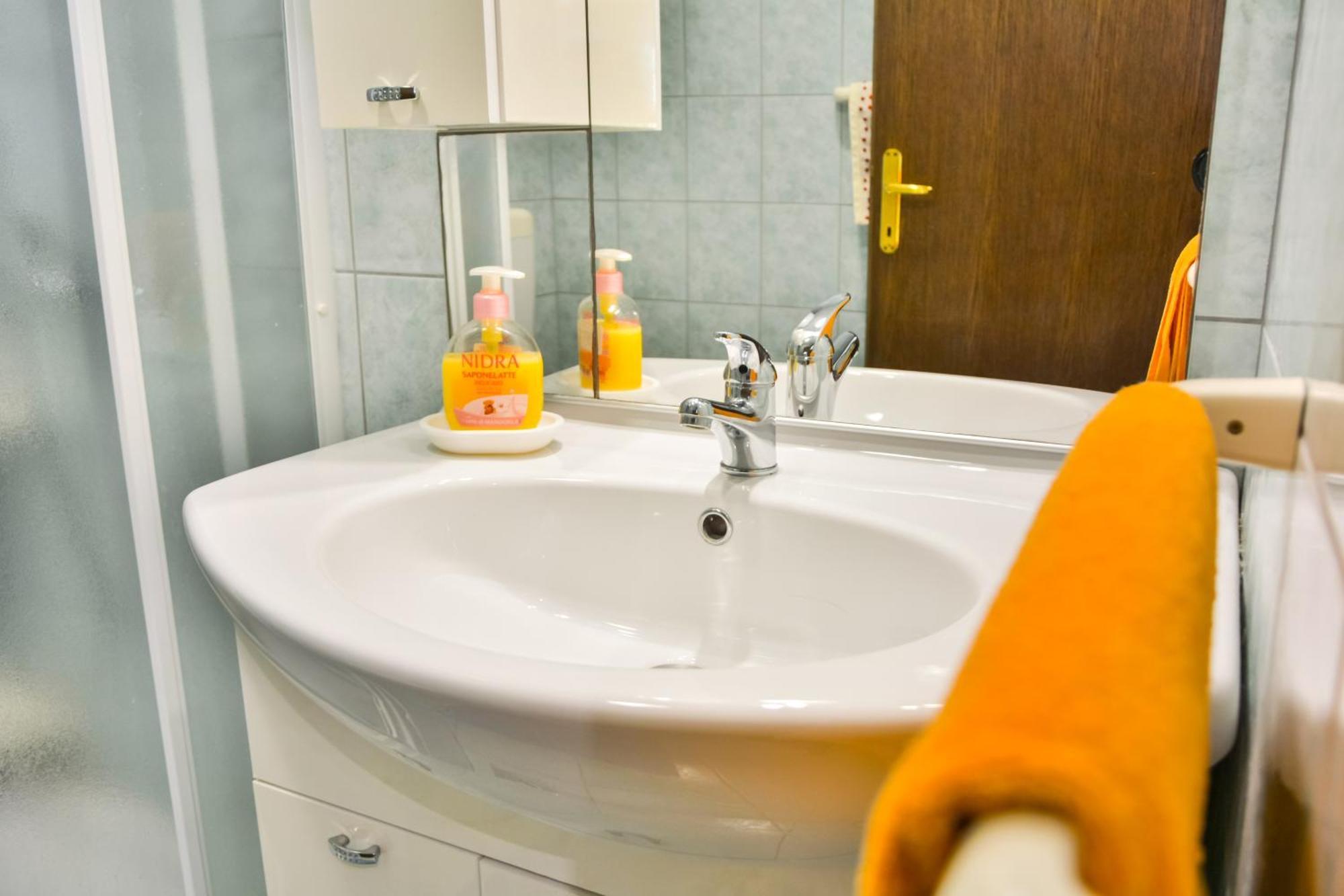 Apartments With A Parking Space Senj - 11520 Phòng bức ảnh
