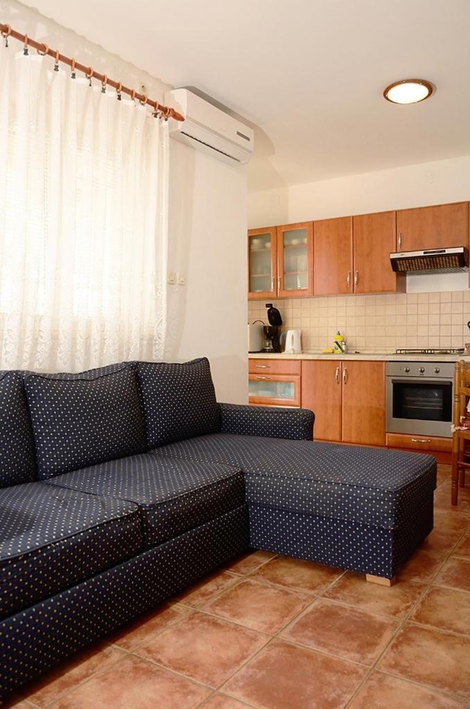 Apartments With A Parking Space Senj - 11520 Phòng bức ảnh
